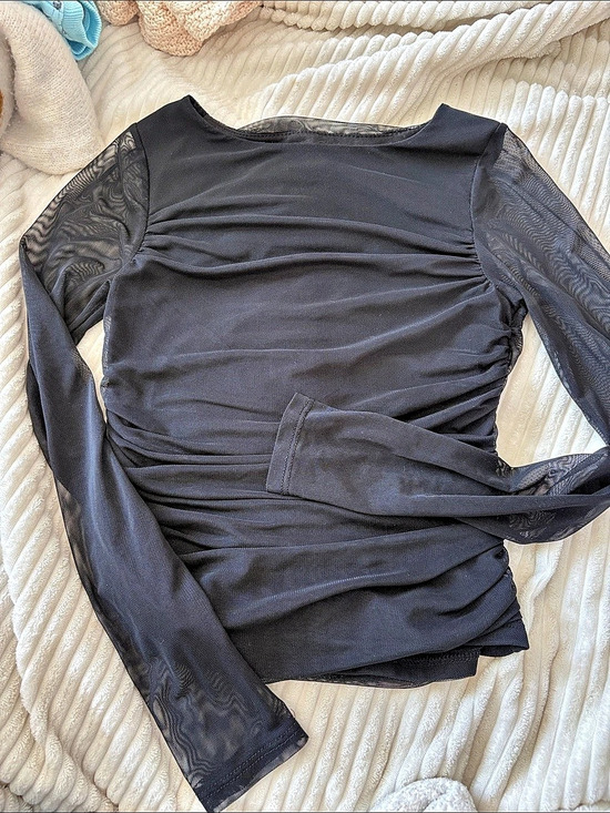 gaze Tops - Gaze Ruched Mesh Long Sleeve in Black. Women’s size small Like New